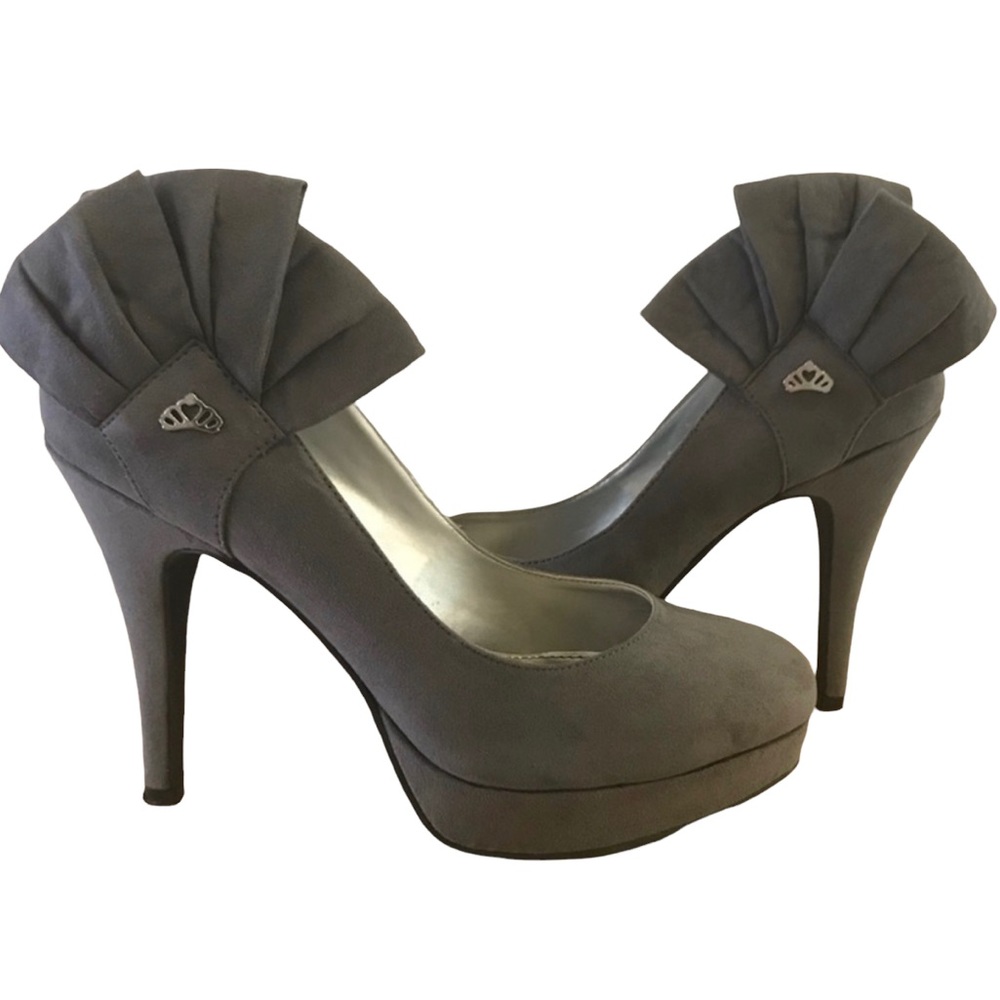 Fabulicious by Fergie Gray Suede Platform 4.5” Stiletto Heel 8.5